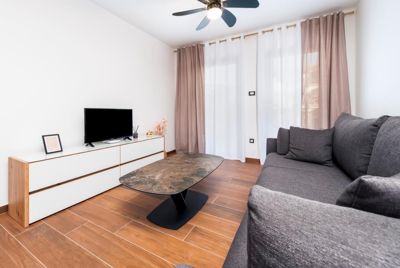 Apartments Sanja-New Renovated Ровин Екстериор снимка