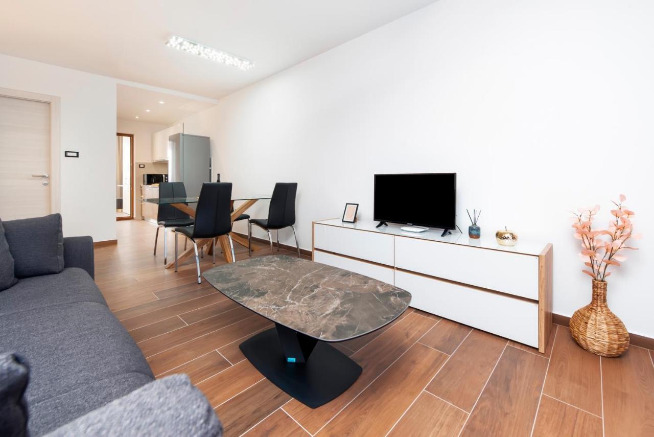 Apartments Sanja-New Renovated Ровин Екстериор снимка