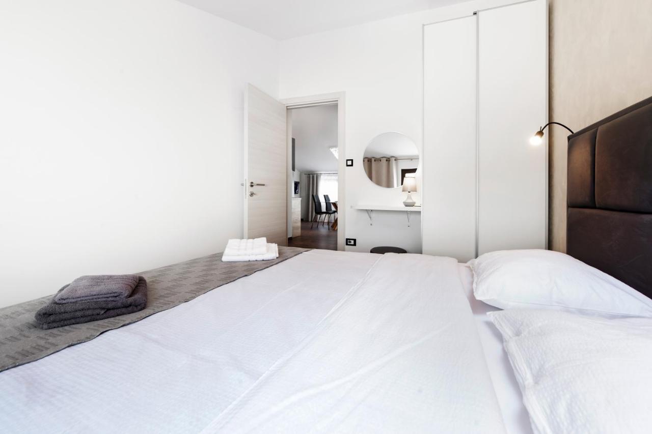 Apartments Sanja-New Renovated Ровин Екстериор снимка
