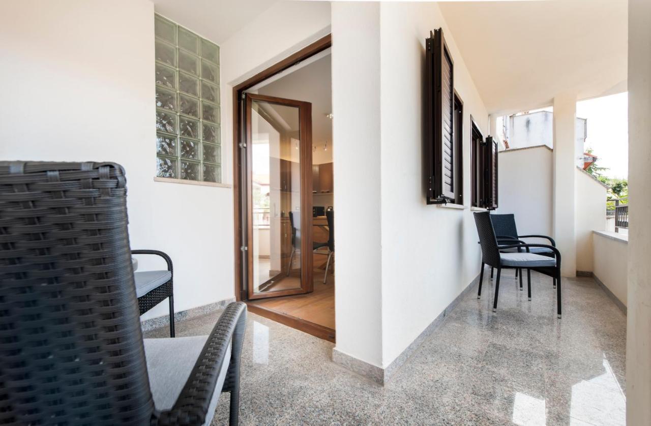 Apartments Sanja-New Renovated Ровин Екстериор снимка